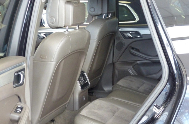 Porsche Macan cena 149999 przebieg: 182000, rok produkcji 2016 z Ropczyce małe 277